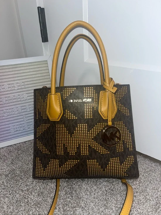 Michael Kors Mercer bag in Marigold - Picture 3 of 11